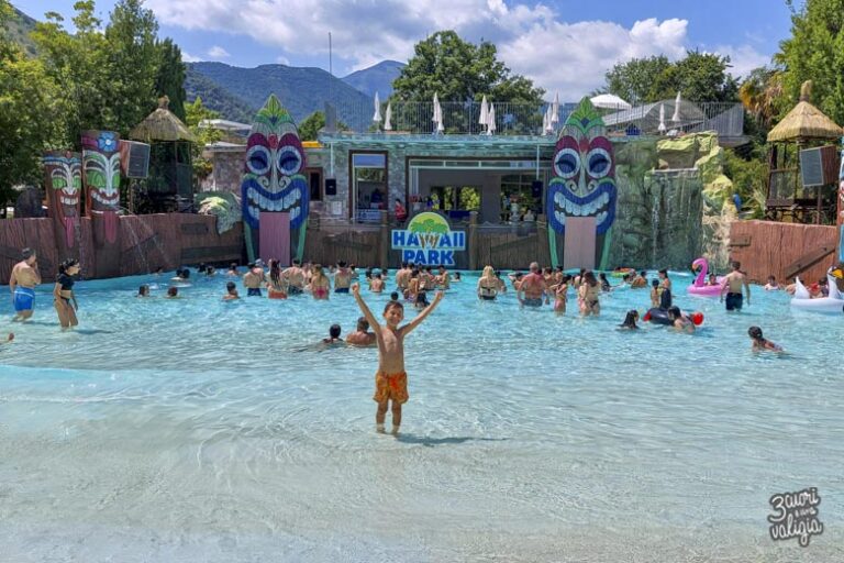 Hula Bay la piscina con le onde dell'Hawaii Park di Cassino